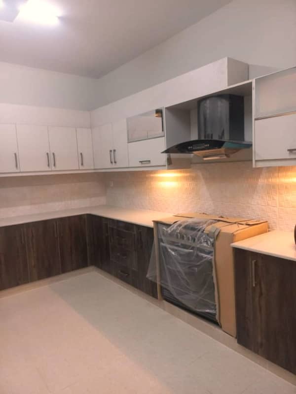 Beautiful flat for rent in askari 11 sector D ( 3 bed room) 1