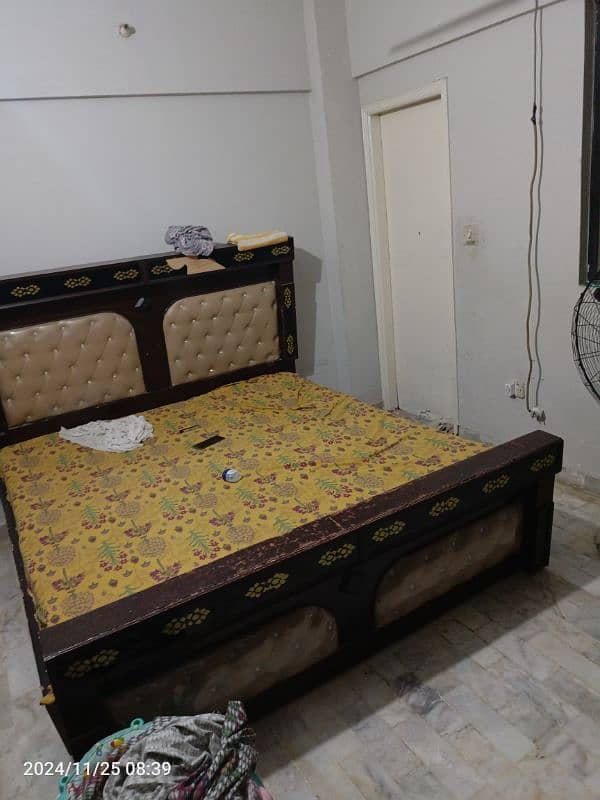 bed and almari for sale location gulshan iqbal block 1 2