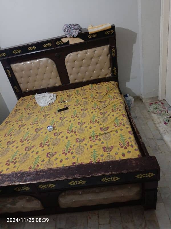 bed and almari for sale location gulshan iqbal block 1 4