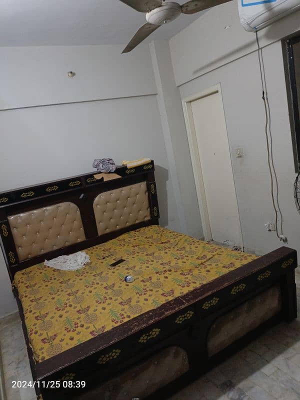 bed and almari for sale location gulshan iqbal block 1 5