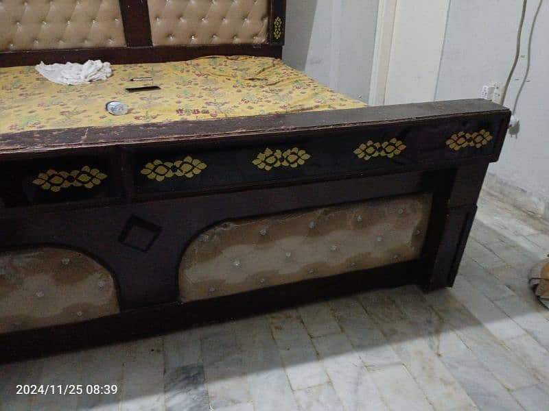 bed and almari for sale location gulshan iqbal block 1 6