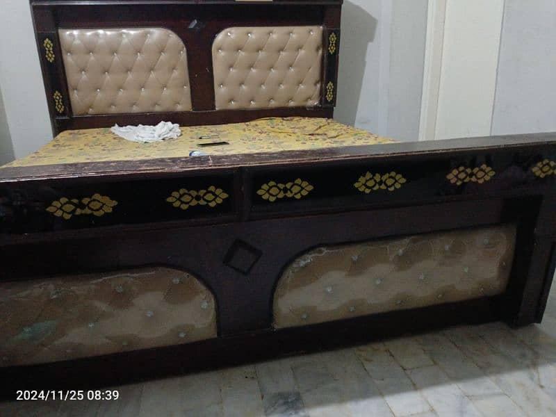 bed and almari for sale location gulshan iqbal block 1 8