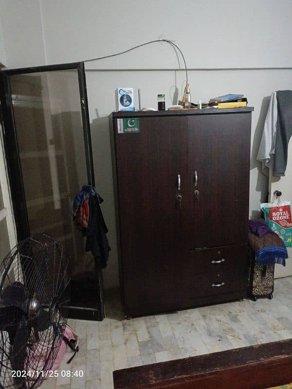 bed and almari for sale location gulshan iqbal block 1 16