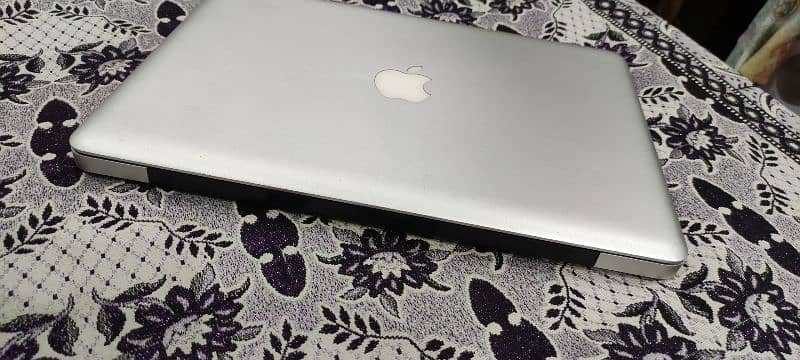 MacBook Pro 13inches 4gb/256gb 0