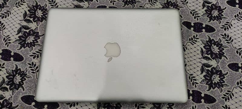 MacBook Pro 13inches 4gb/256gb 3