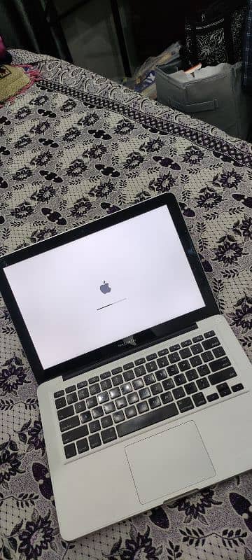 MacBook Pro 13inches 4gb/256gb 4