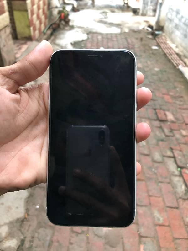 I PHONE XR NON PTA FECTORY UNLOCK 1