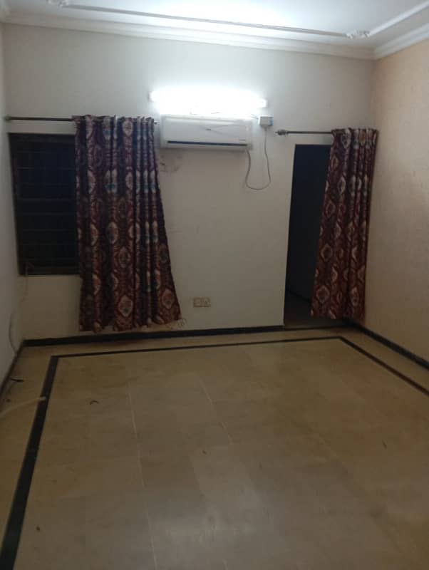 1 KANAL UPPER PORTION FACING PARKAVAILABLE FOR RENT IN JOHAR TOWN NEAR DOCTORS HOSPITAL 1