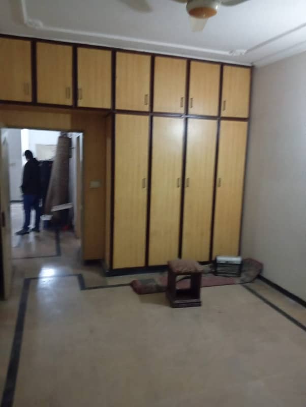 1 KANAL UPPER PORTION FACING PARKAVAILABLE FOR RENT IN JOHAR TOWN NEAR DOCTORS HOSPITAL 5