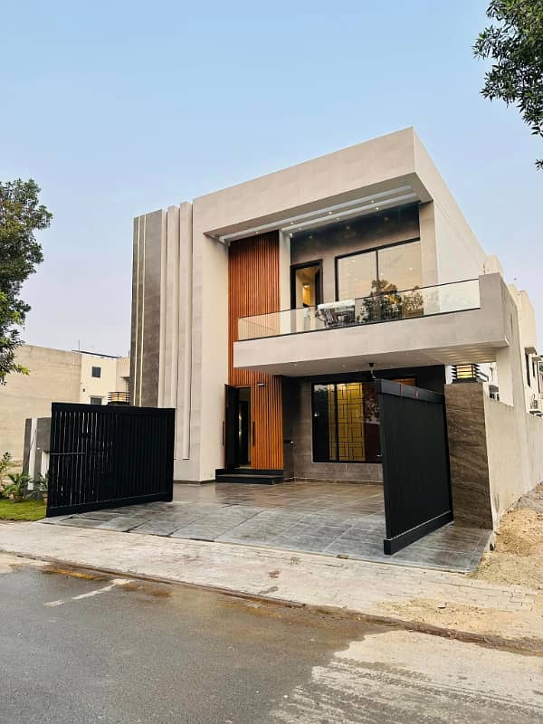 10 Marla Luxury Designer House For Sale In Bahria Town Lahore In Low budget price 15