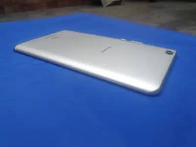 Huawei  Sim Tab 8" 3gb 32gb finger lock 10/10  condition 6