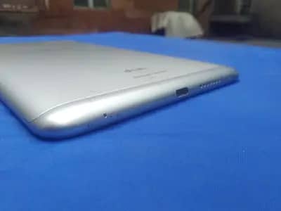 Huawei  Sim Tab 8" 3gb 32gb finger lock 10/10  condition 7