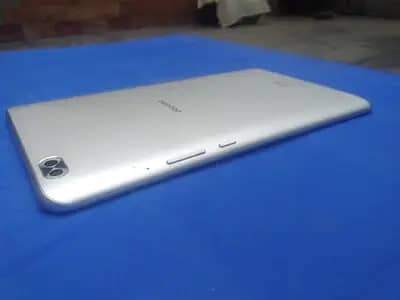 Huawei  Sim Tab 8" 3gb 32gb finger lock 10/10  condition 9