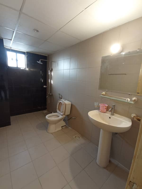 One Bedroom Flat for Sale @ Investor Rate in Defence Executive Building DHA Phase 2. 18