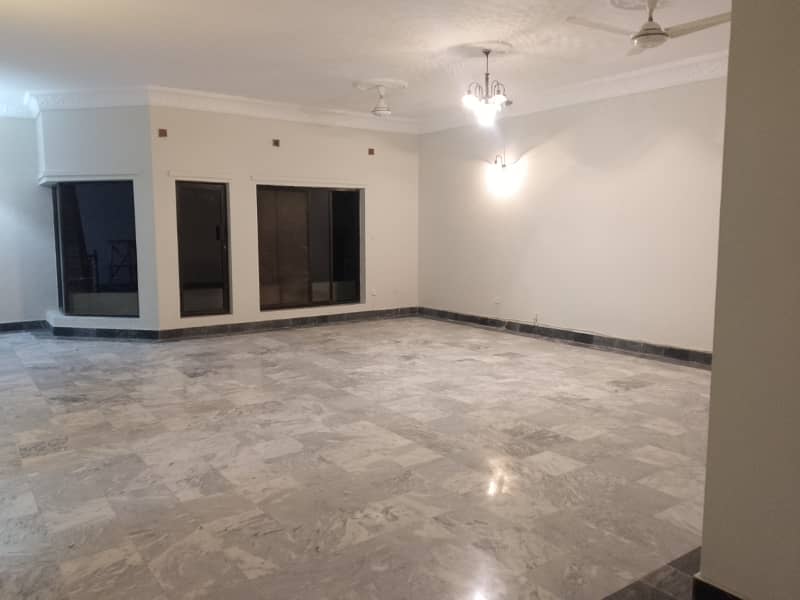 Beautiful upper portion available for rent in f11 markaz Islamabad 3bedroom with attached bathroom 0