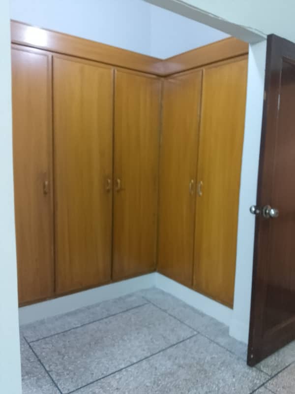 Beautiful upper portion available for rent in f11 markaz Islamabad 3bedroom with attached bathroom 2