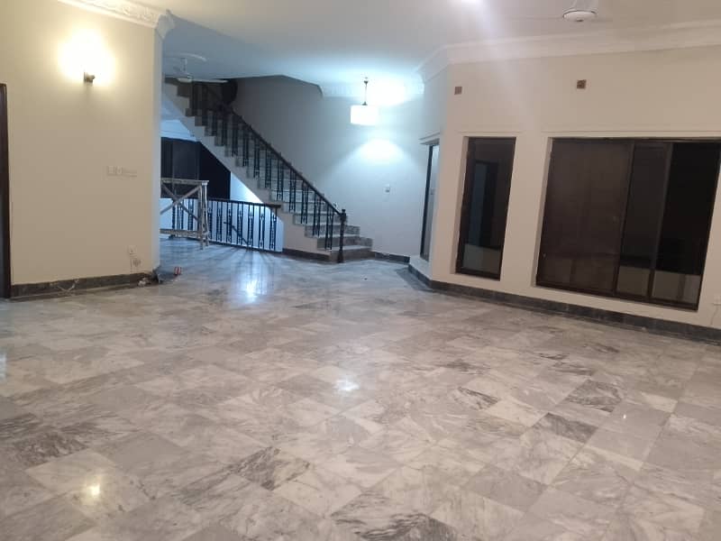 Beautiful upper portion available for rent in f11 markaz Islamabad 3bedroom with attached bathroom 7