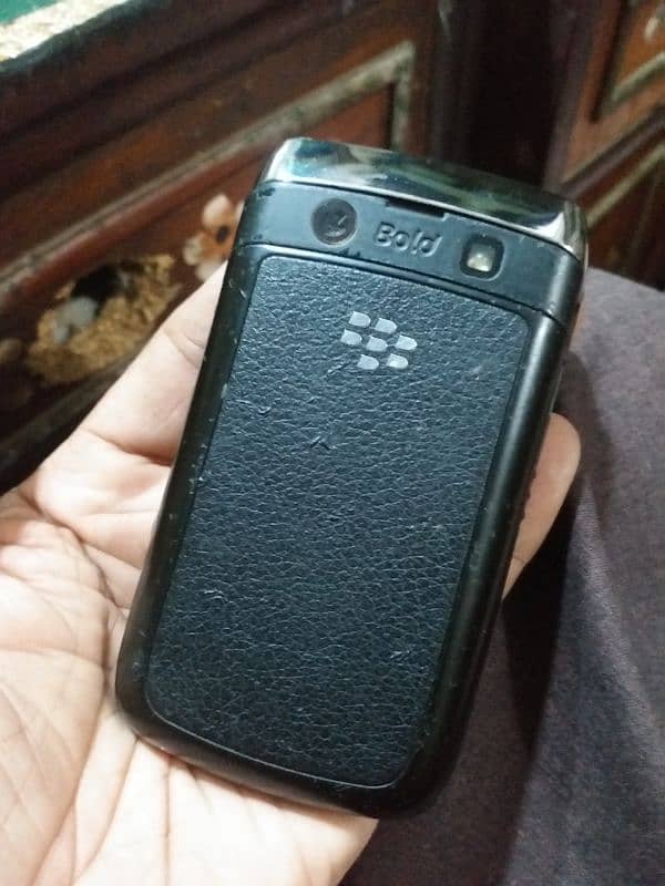 BlackBerry bold 2 4