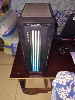 8gb Ram, 120gb SSD, 1Gb Graphics Card, prosesser i5 3rd Gen