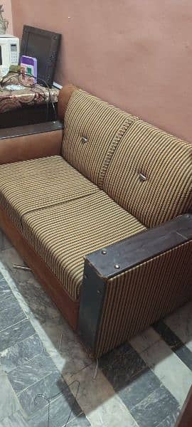 complete sofa set in good condition 0