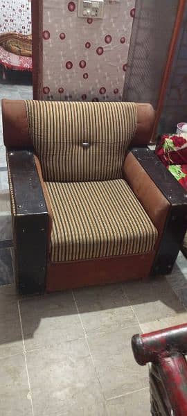 complete sofa set in good condition 2