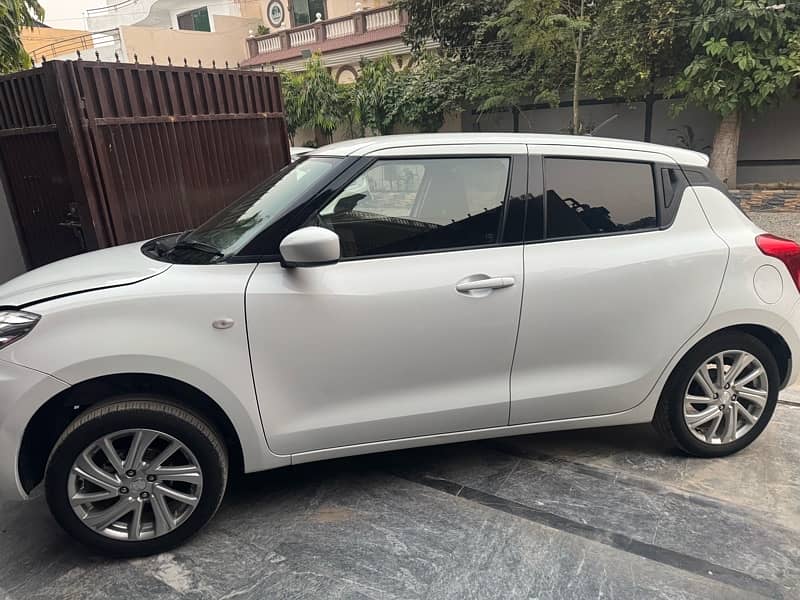 Suzuki Swift GL CVT White 100% Original Body 7