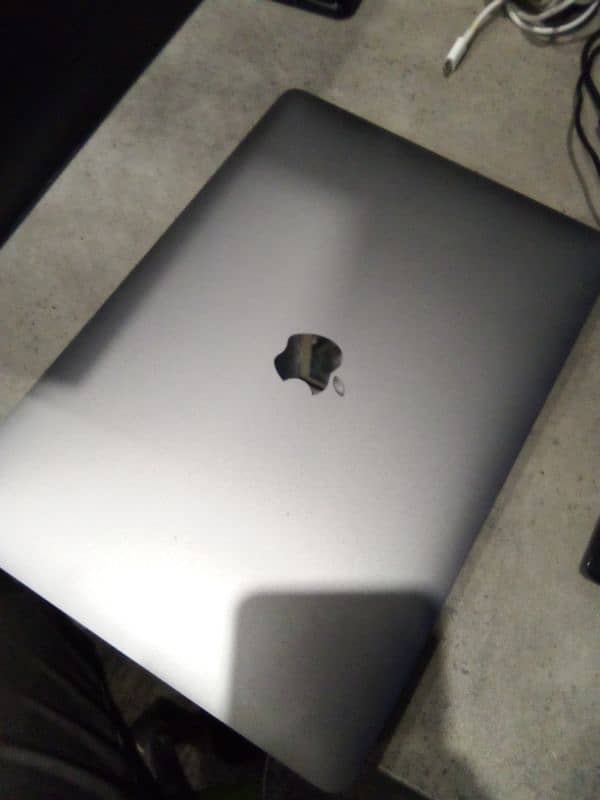 MacBook Pro 2020 10/10 Condition 0