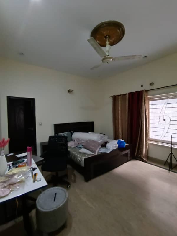 16 MARLA HOUSE FOR RENT 2