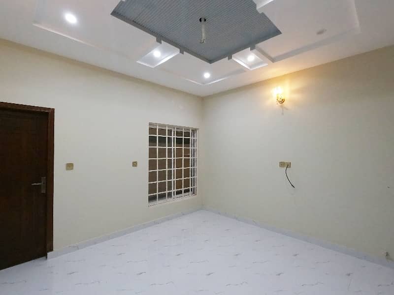 Idyllic Prime Location House Available In Audit & Accounts Phase 1 - Block D For Sale 11