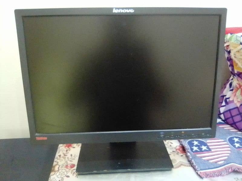 18 inch Lenovo lcd 0