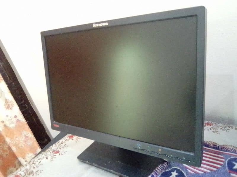 18 inch Lenovo lcd 2