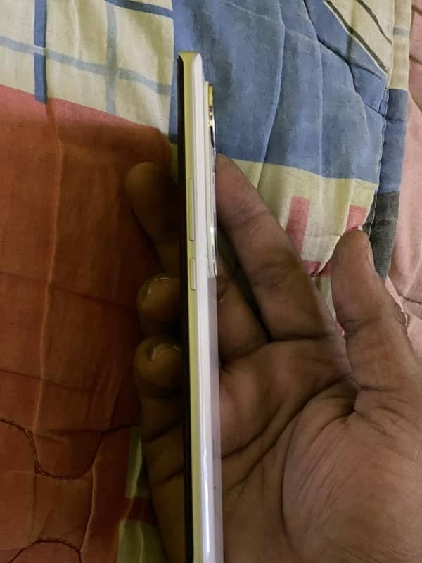 vivo v40 12 /256 white  with 11 month warranty 4