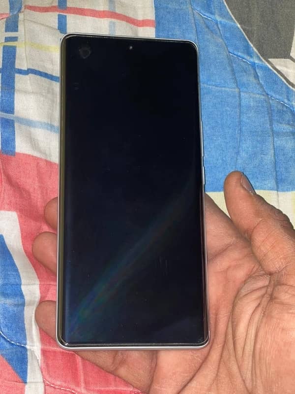 vivo v40 12 /256 white  with 11 month warranty 6