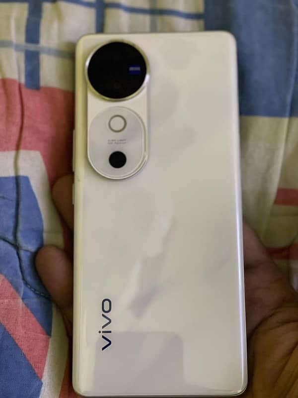 vivo v40 12 /256 white  with 11 month warranty 12