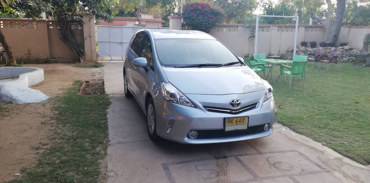 Toyota Prius Alpha 2012 2