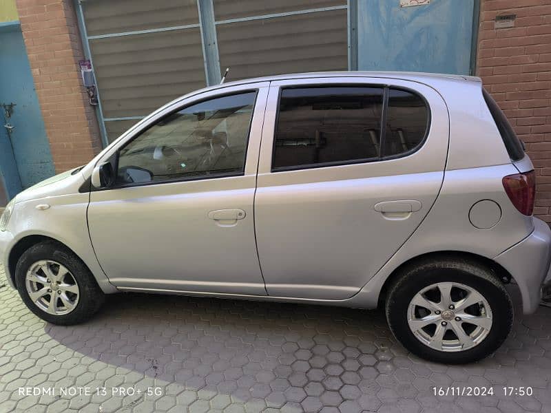 Toyota Vitz 2000 4