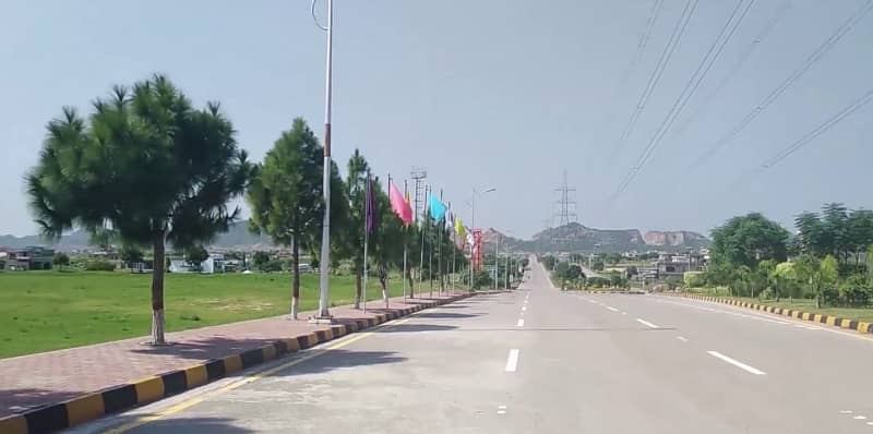 10 marla Plot for sale in B-17 islamabad 7