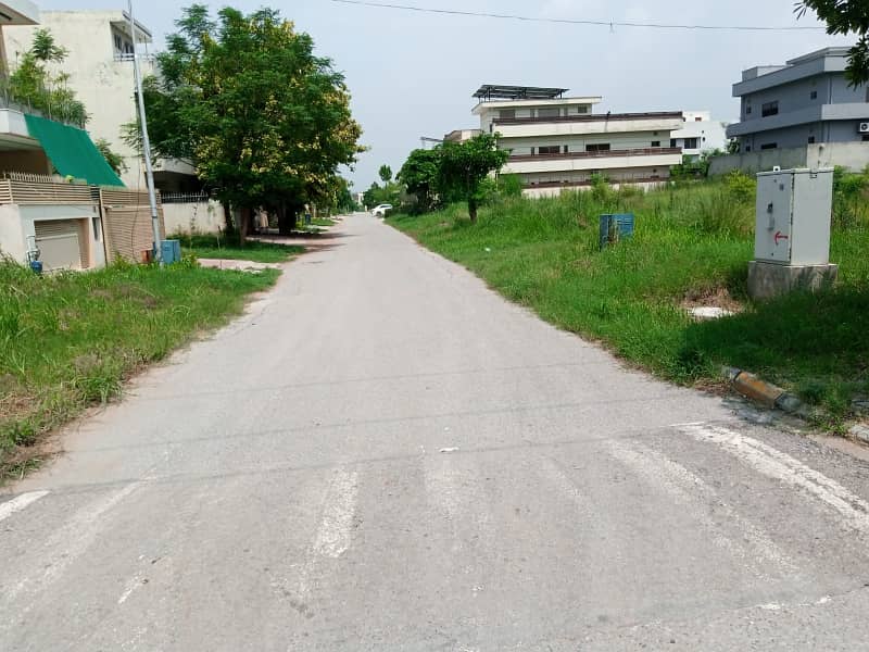 10 Marla Plot For Sale, In Street 69 D-17 Extension Islamabad 1