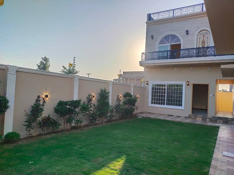 One Kanal Beautiful House 60 Feet Front On 50 Feet Wide Road Available For Sale In Chinar Bagh 14