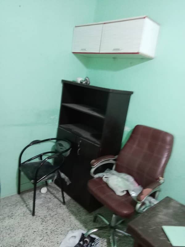 Office Of 100 Square Feet Available For rent In Gulistan-e-Jauhar - Block 17 0