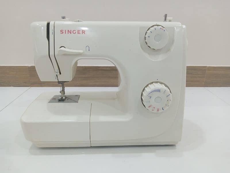 Singer 8280 is a wonderful little machine. 1