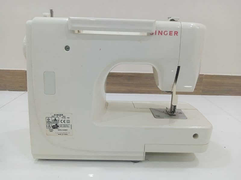 Singer 8280 is a wonderful little machine. 2