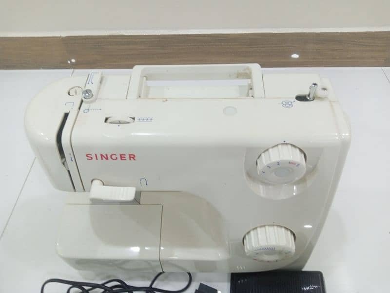 Singer 8280 is a wonderful little machine. 6