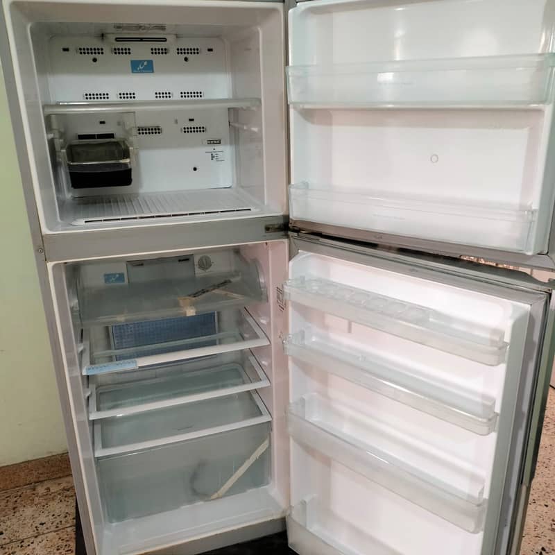 TOSHIBA NO FROST FRIDGE FOR SALE 1