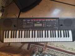 Yamaha PSR E263 LIKE NEW