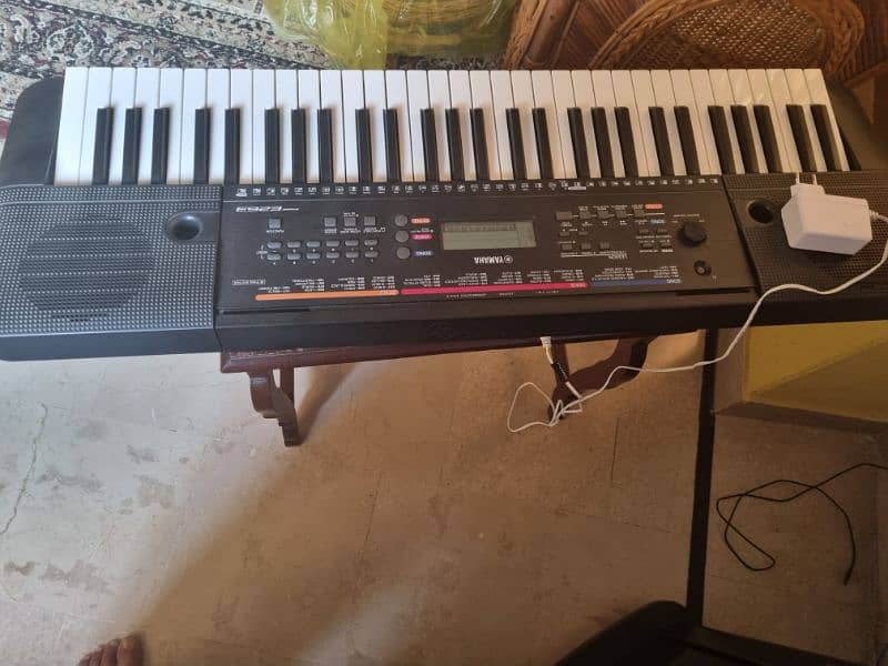 Yamaha PSR E263 LIKE NEW 2