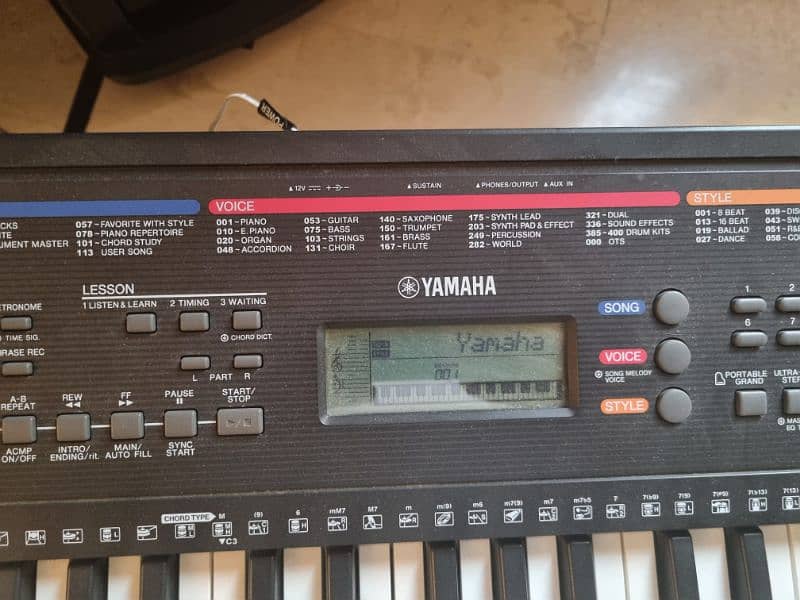 Yamaha PSR E263 LIKE NEW 3