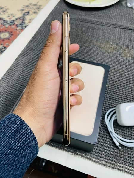 apple iphone 11 pro max 256gb full box pta approve urgent sale 4