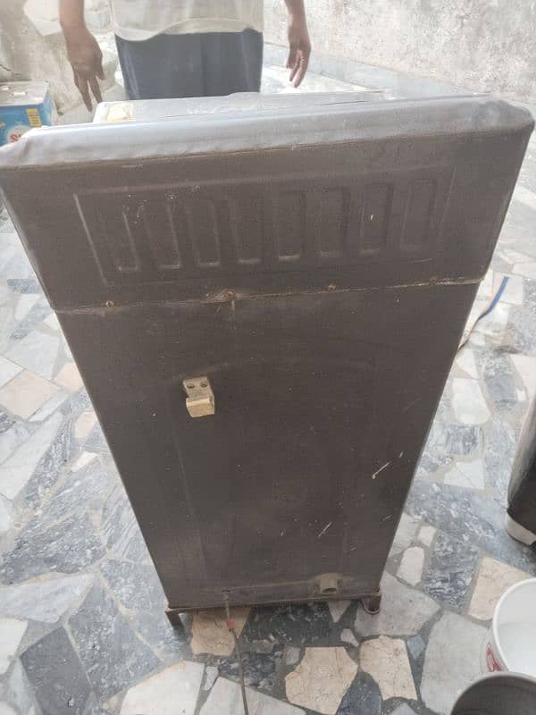 SPIN DRYER IN GOOD CONDITION 6