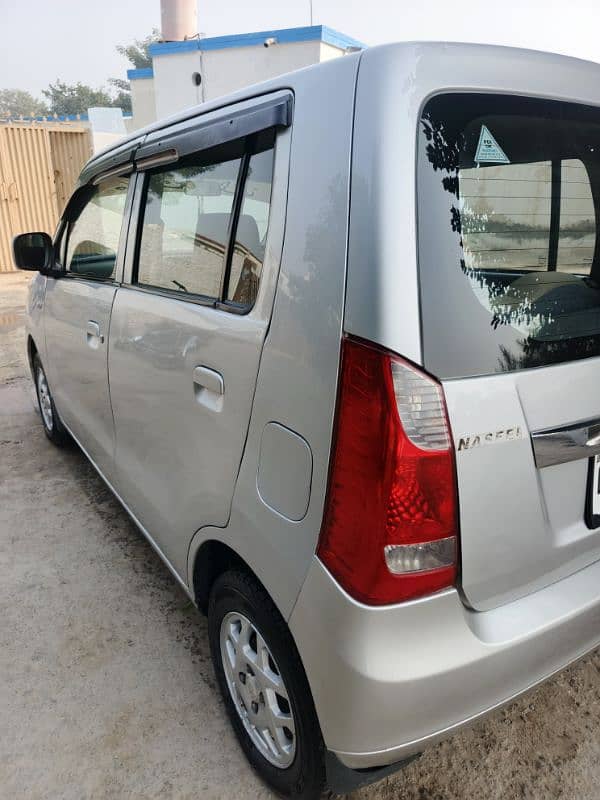 Suzuki Wagon R 2018 13